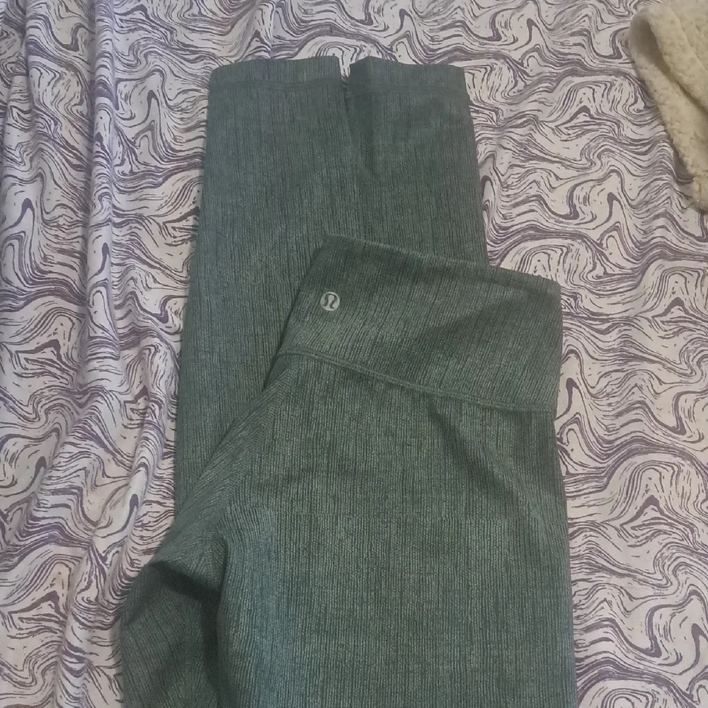 lululemon athletica Green Pants - Picture 1 of 1